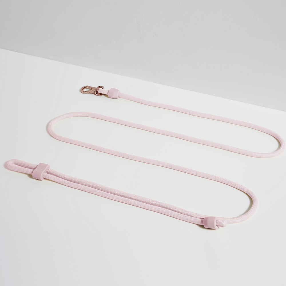 studio shot of the marshmallow pink hands free leash