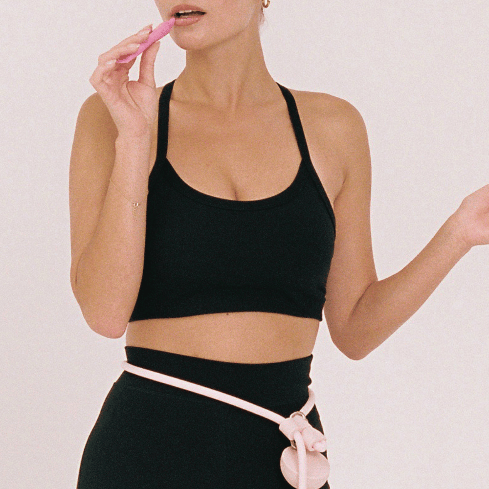 studio shot of the marshmallow pink hands free leash